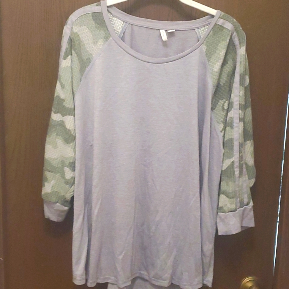 Baseball tee - camo sleeved, size 18/20